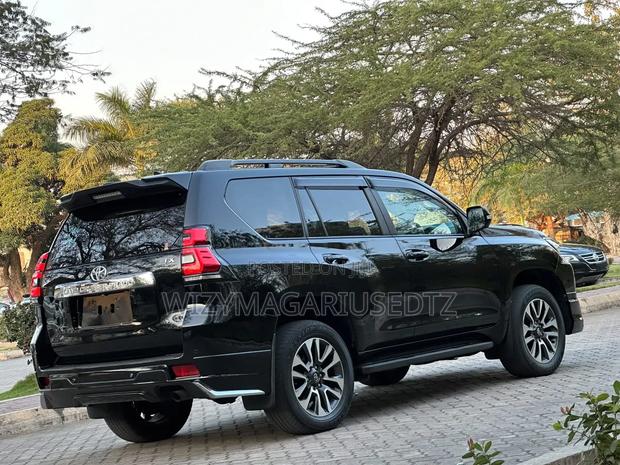 Toyota Land Cruiser 2023 Green