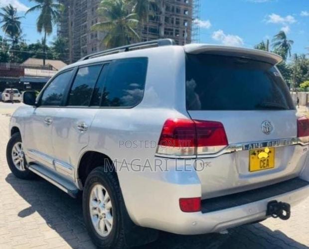 Toyota Land Cruiser 4.5 V8 DLX 2013 White