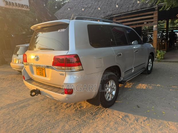 Toyota Land Cruiser 4.5 V8 DLX 2013 White