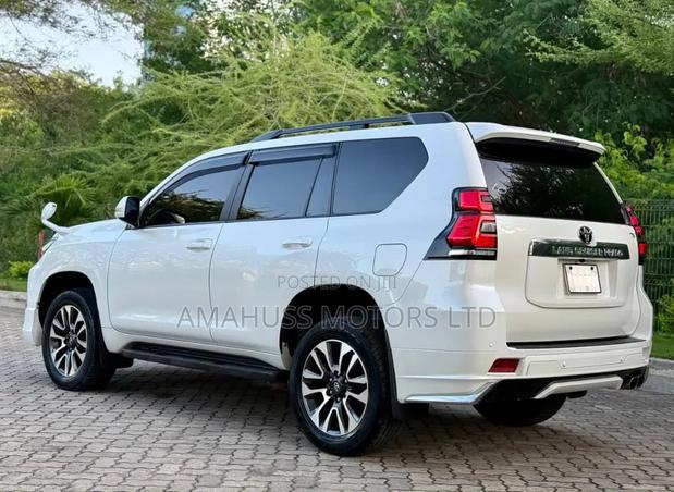 Toyota Land Cruiser Prado 2021 White