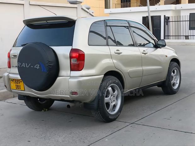 Toyota RAV4 Automatic 2003 Gold