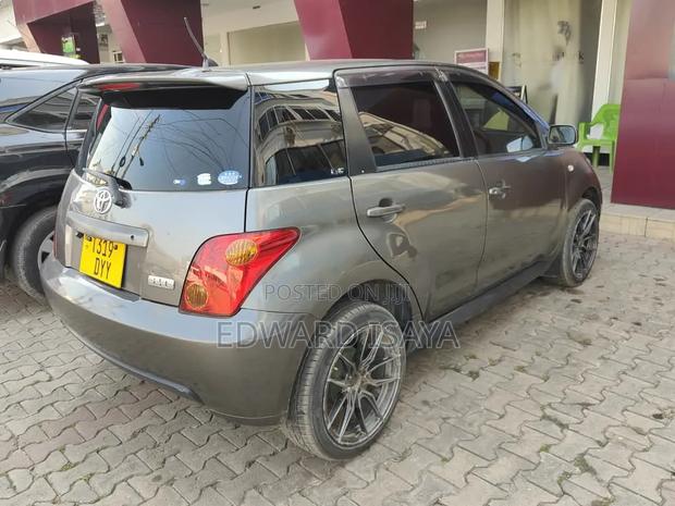 Toyota IST 2004 Gray