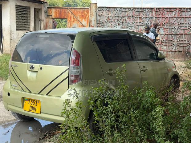 Toyota Passo 2005 Green