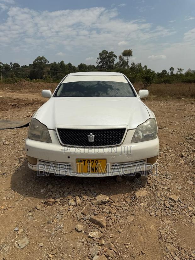 Toyota Crown 2006 White