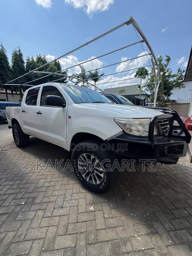 Toyota Hilux 2015 White