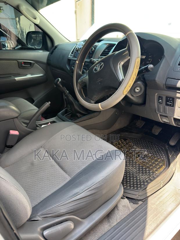 Toyota Hilux 2015 White