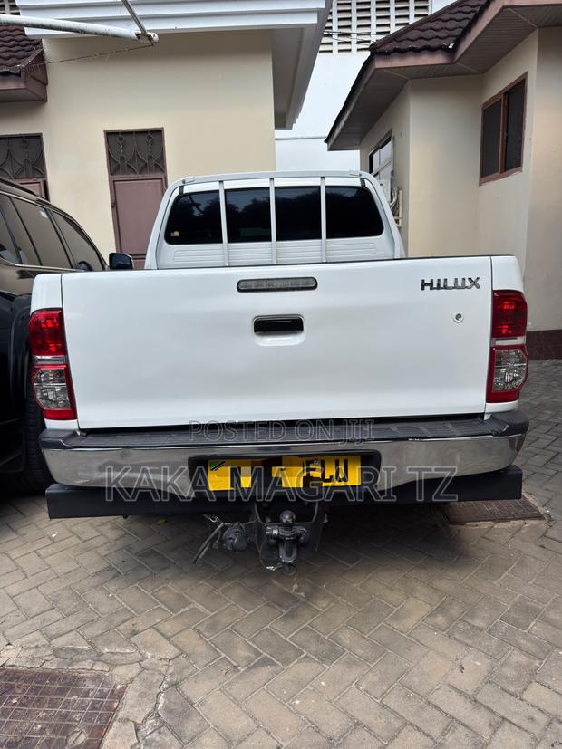 Toyota Hilux 2015 White