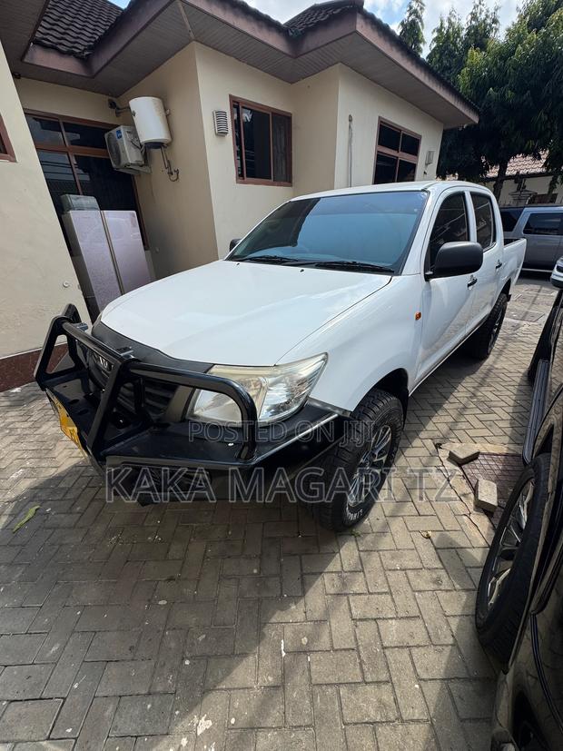 Toyota Hilux 2015 White