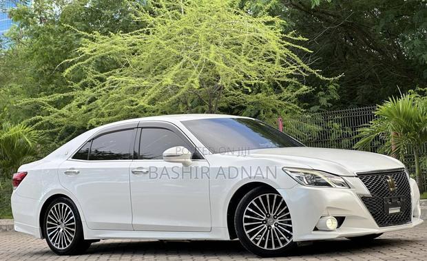 Toyota Crown 2014 White