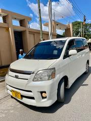 Toyota Noah 2.0 AWD (8 Seater) 2005 White for sale