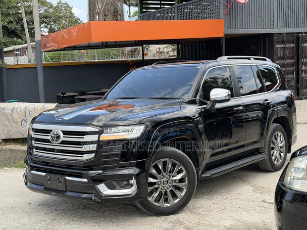 Toyota Land Cruiser LC300 2023 Black