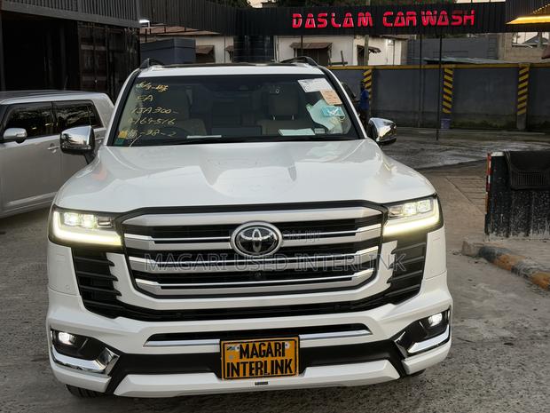 Toyota Land Cruiser LC300 2024 Pearl