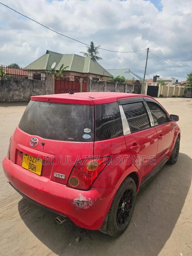 Toyota IST 2007 Red