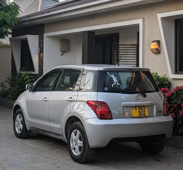 Toyota IST 2012 Silver