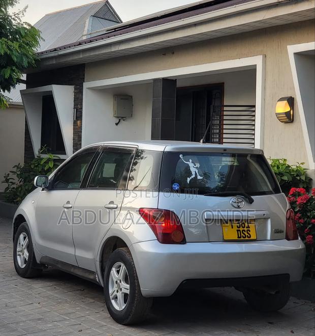 Toyota IST 2012 Silver