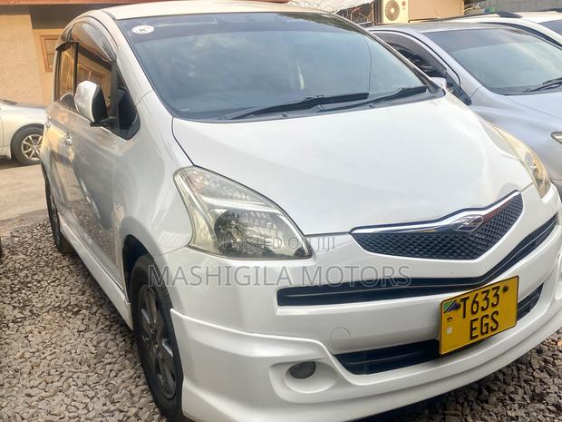 Toyota Ractis 2006 White