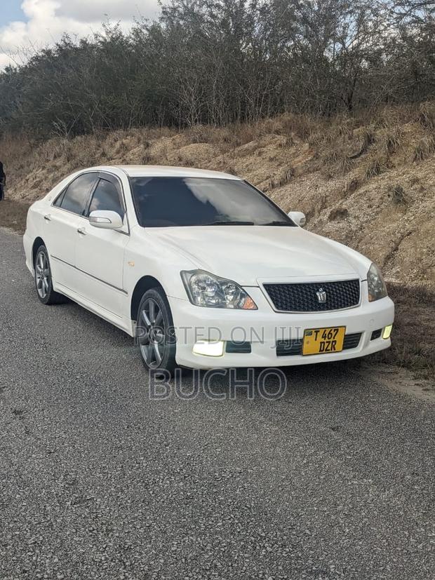 Toyota Crown 2007 White