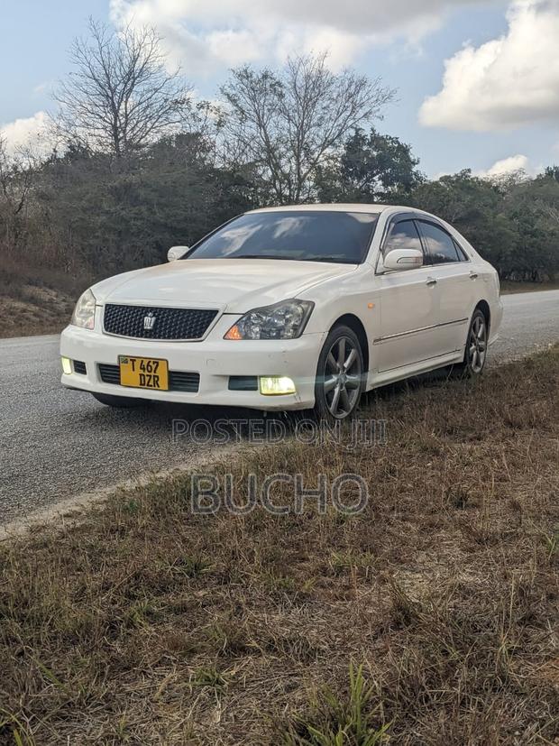 Toyota Crown 2007 White