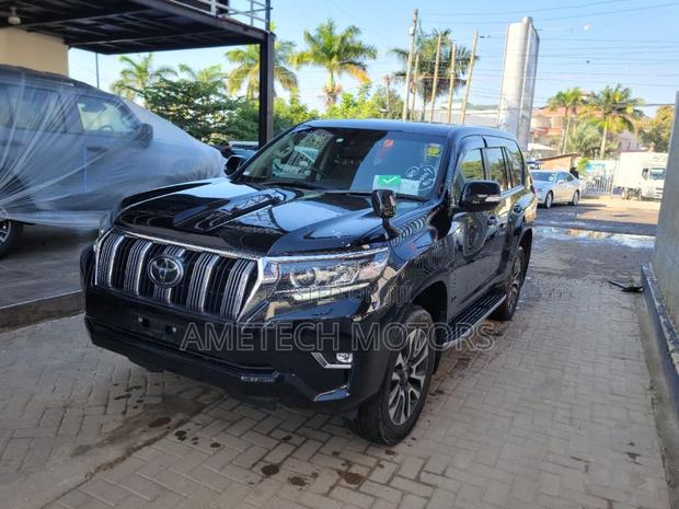 Toyota Land Cruiser Prado 2023 Black