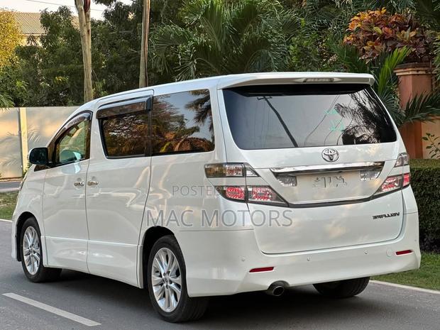 Toyota Vellfire 2010 White