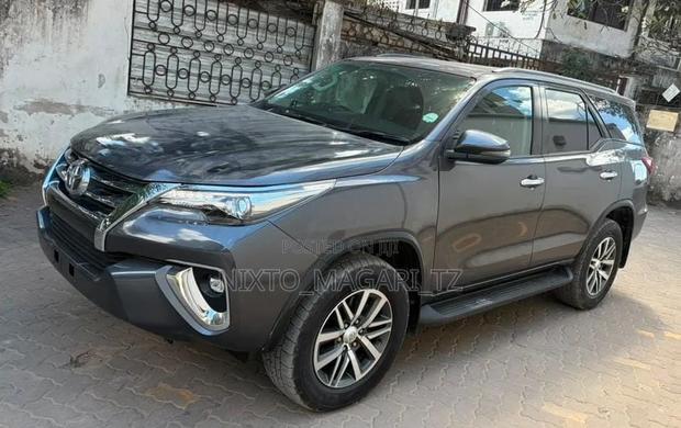 Toyota Fortuner 2019 Gray