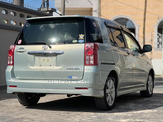 Toyota Raum 1.5 AWD 2005 Silver