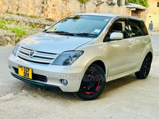 Toyota IST 2005 Silver
