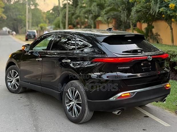 Toyota Harrier 2.0 2021 Black