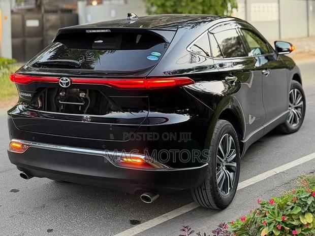 Toyota Harrier 2.0 2021 Black