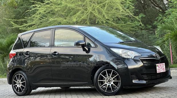 Toyota Ractis 2011 Black