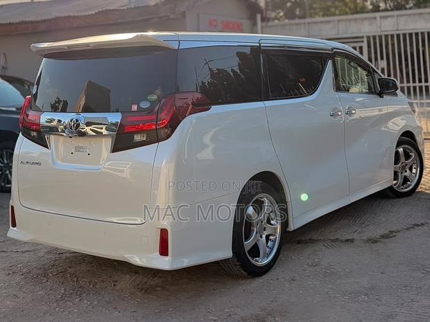 Toyota Alphard 2017 White