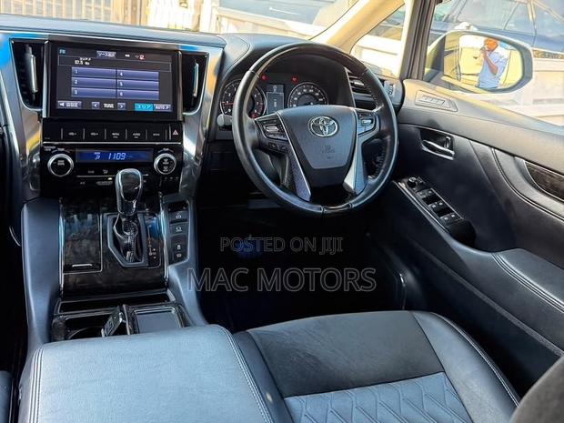 Toyota Alphard 2017 White