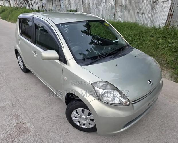 Toyota Passo 2004 Silver