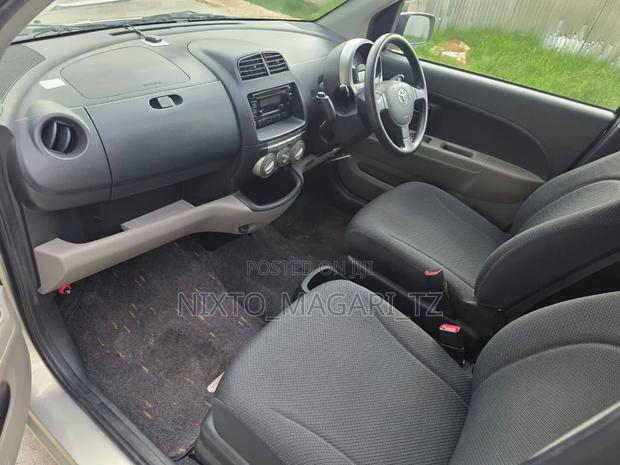 Toyota Passo 2004 Silver