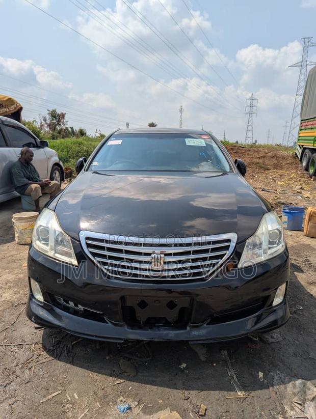 Toyota Crown 2010 Black