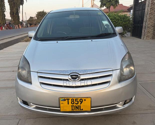 Toyota Corolla Spacio 2003 Gold