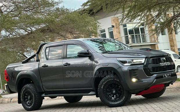 Toyota Hilux 2023 Gray