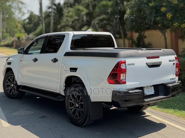 Toyota Hilux Revo Double Cab Deisel 2.4 AWD 2022 White