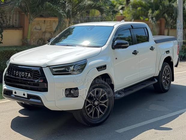 Toyota Hilux Revo Double Cab Deisel 2.4 AWD 2022 White