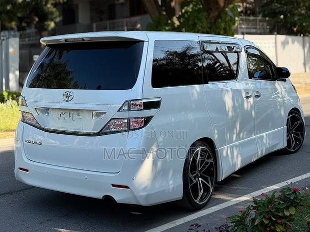 Toyota Vellfire V 2.4 FWD 7-Seater 2010 White