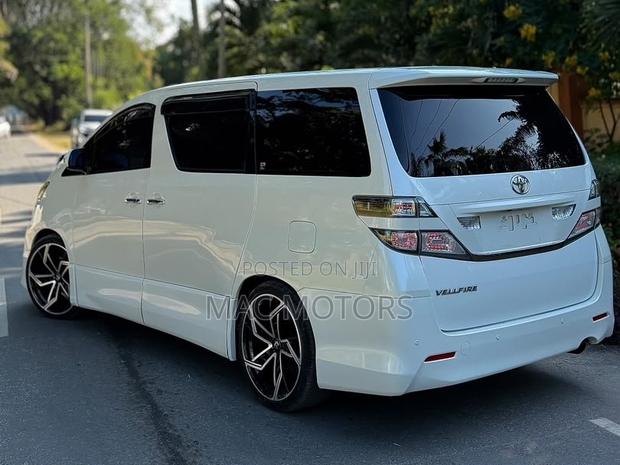 Toyota Vellfire V 2.4 FWD 7-Seater 2010 White