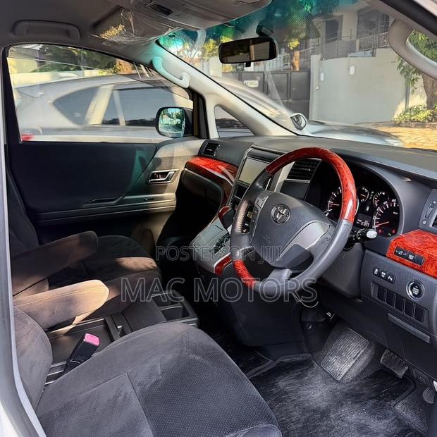 Toyota Vellfire V 2.4 FWD 7-Seater 2010 White