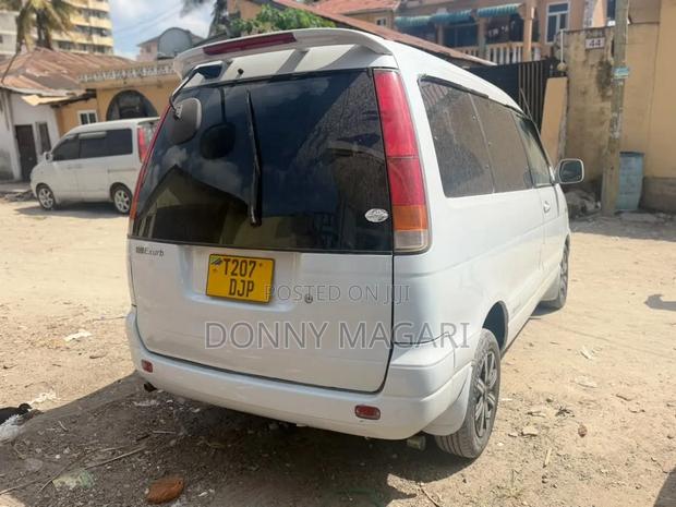 Toyota Noah 2001 White