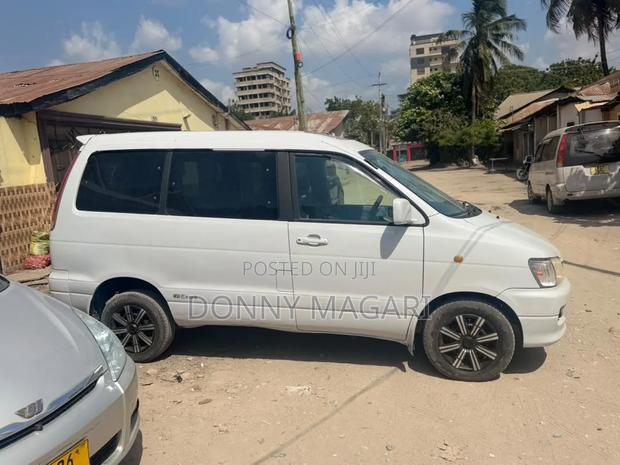 Toyota Noah 2001 White