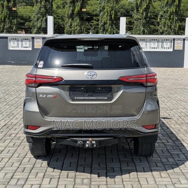 Toyota Fortuner 2.4 D RWD 2024 Gray