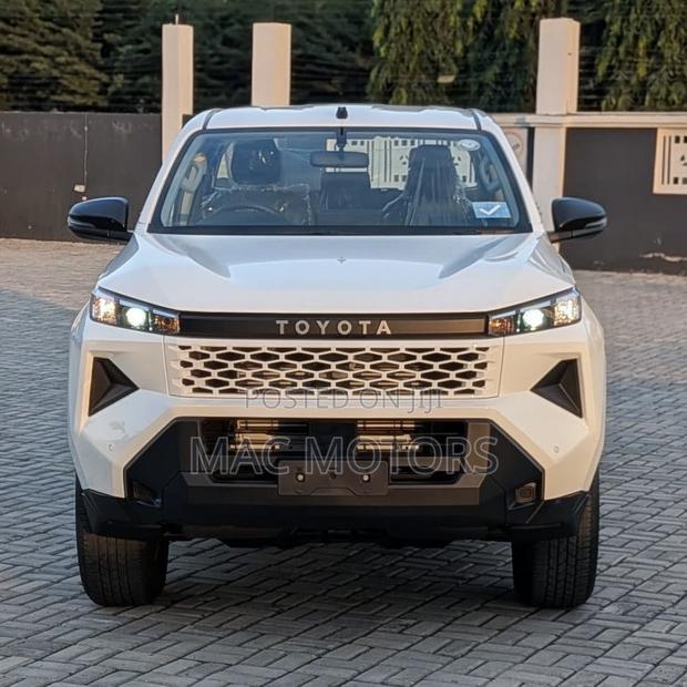 New Toyota Hilux 2026 White