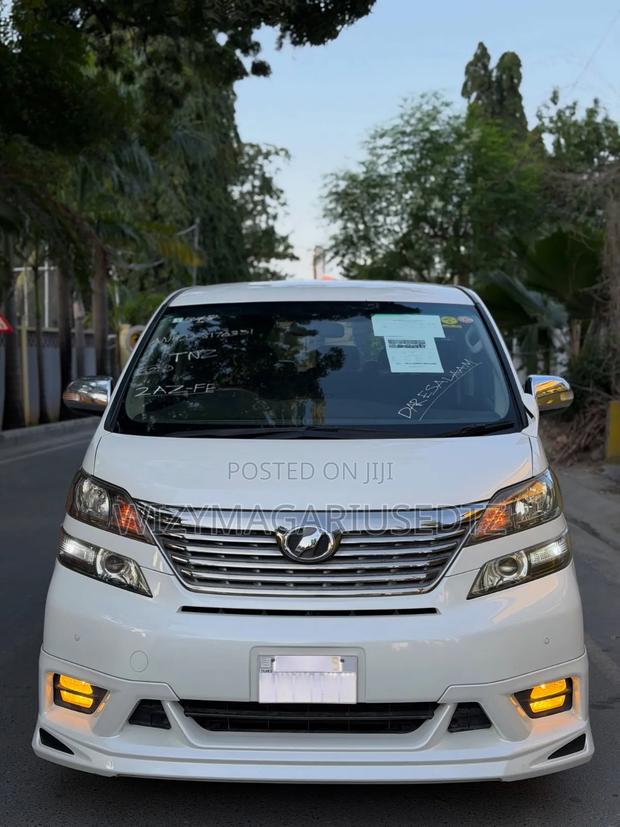 Toyota Vellfire 2011 Off white