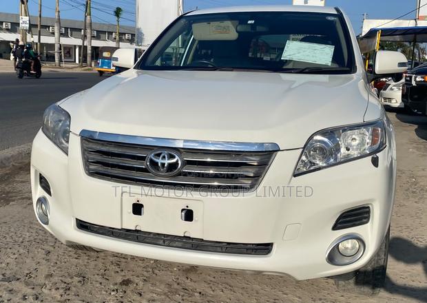 Toyota Vanguard 2008 White