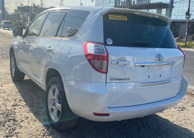 Toyota Vanguard 2008 White