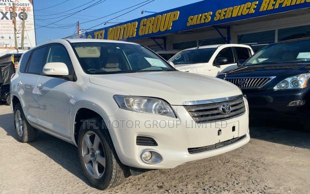 Toyota Vanguard 2008 White
